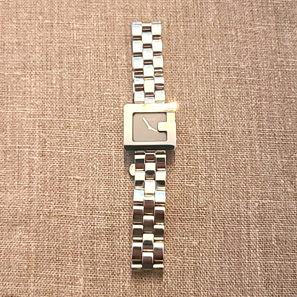 Gucci G quartz movement black dual ladies watch - Picture 1 of 7